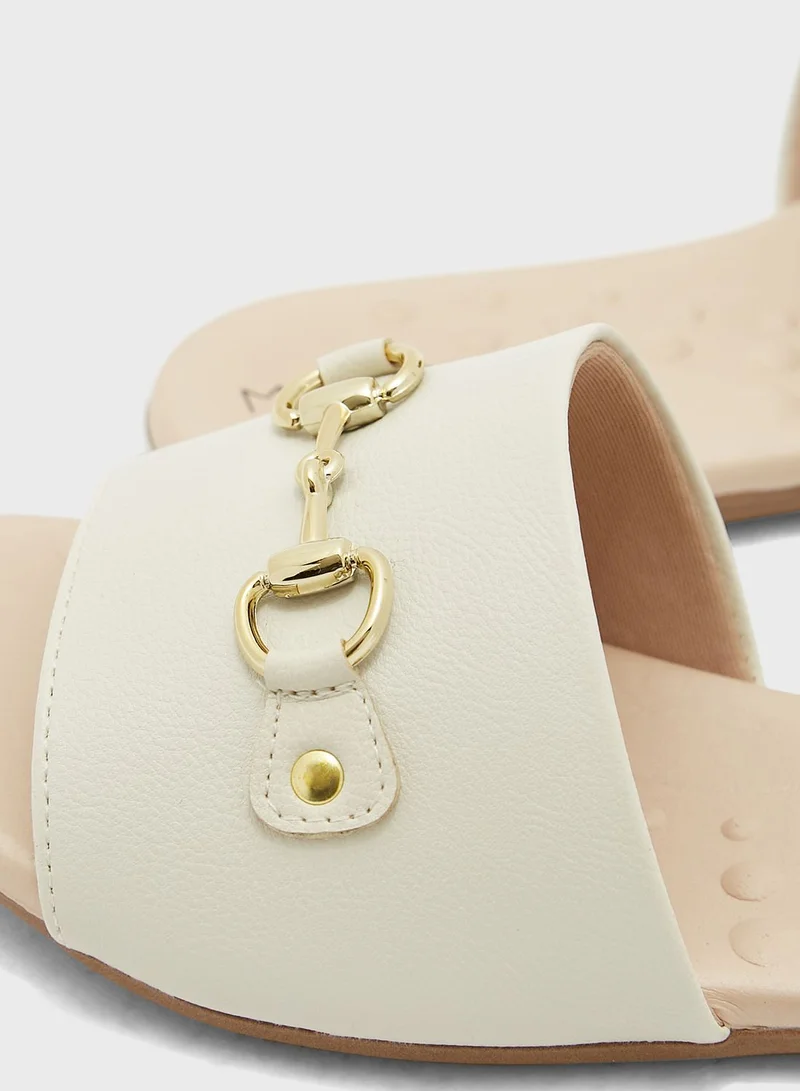 MODARE Evonne Flat Sandals