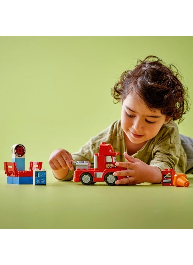 LEGO مجموعة ماك في السباق من ديزني وبيكسار للسيارات، لعبة بناء شاحنة للأطفال من عمر 2 سنة فما فوق، شاحنة حمراء قابلة للبناء من الفيلم، فكرة هدية عيد ميلاد 10417  - Image 3