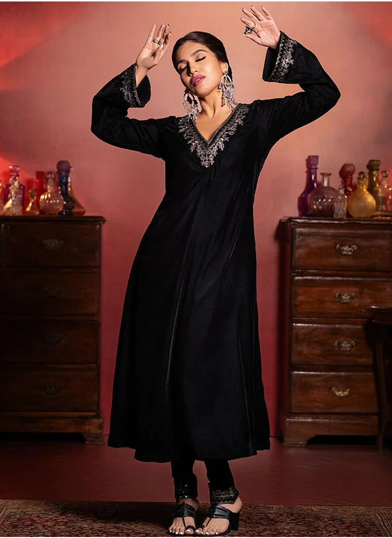 ISHIN Women's Ethnic BLACK FLARED VELVET Kurta Set w dupatta