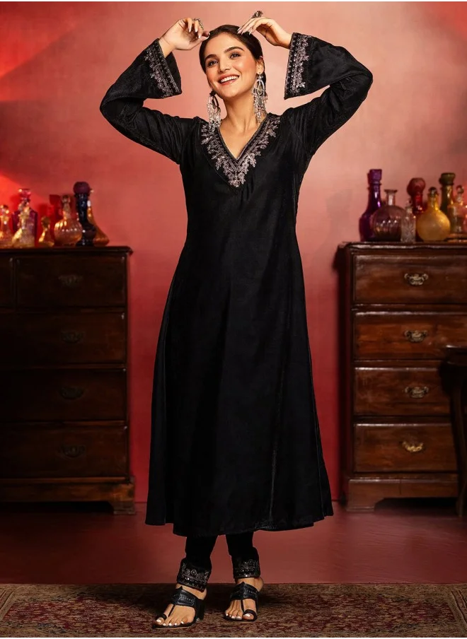 آي شين Women's Ethnic BLACK FLARED VELVET Kurta Set w dupatta