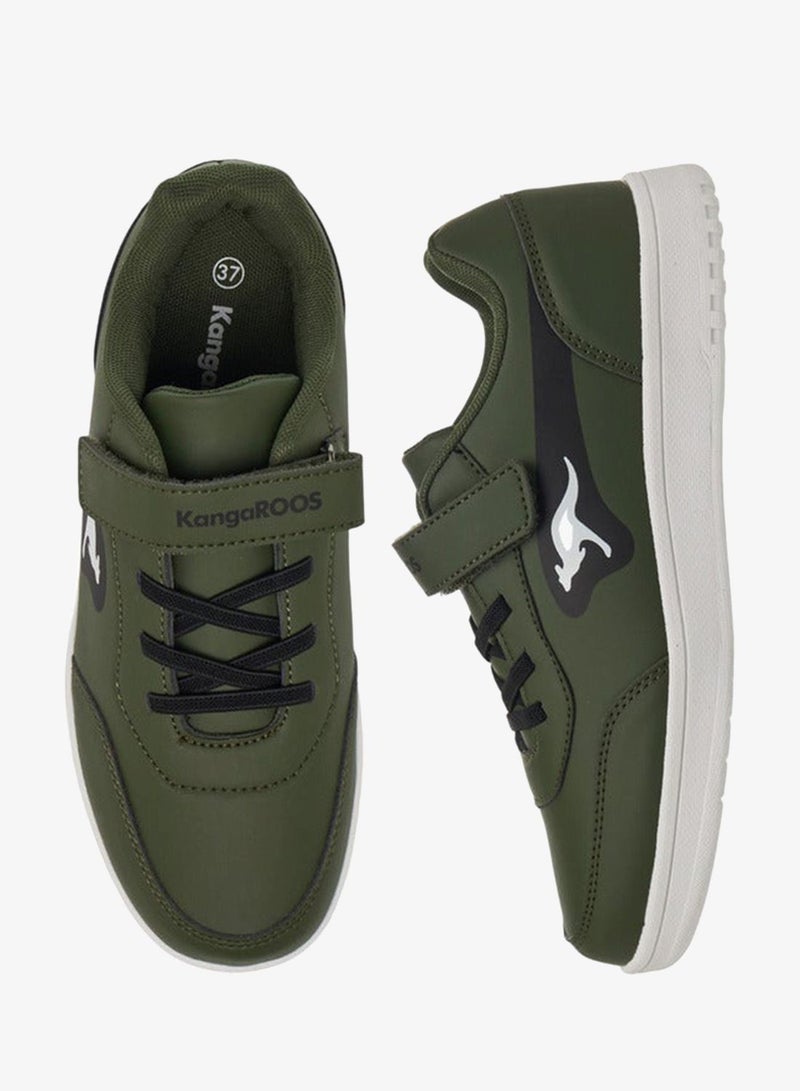 كانغاروس حذاء رياضي نسائي بطبعة شعار وإغلاق بشريط لاصق - Image 1