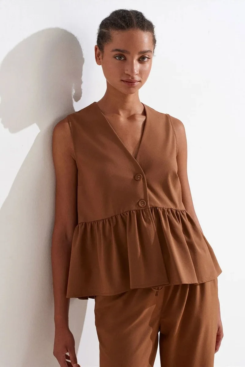 DILVIN Sleeveless Crepe V-Neck Button Blouse