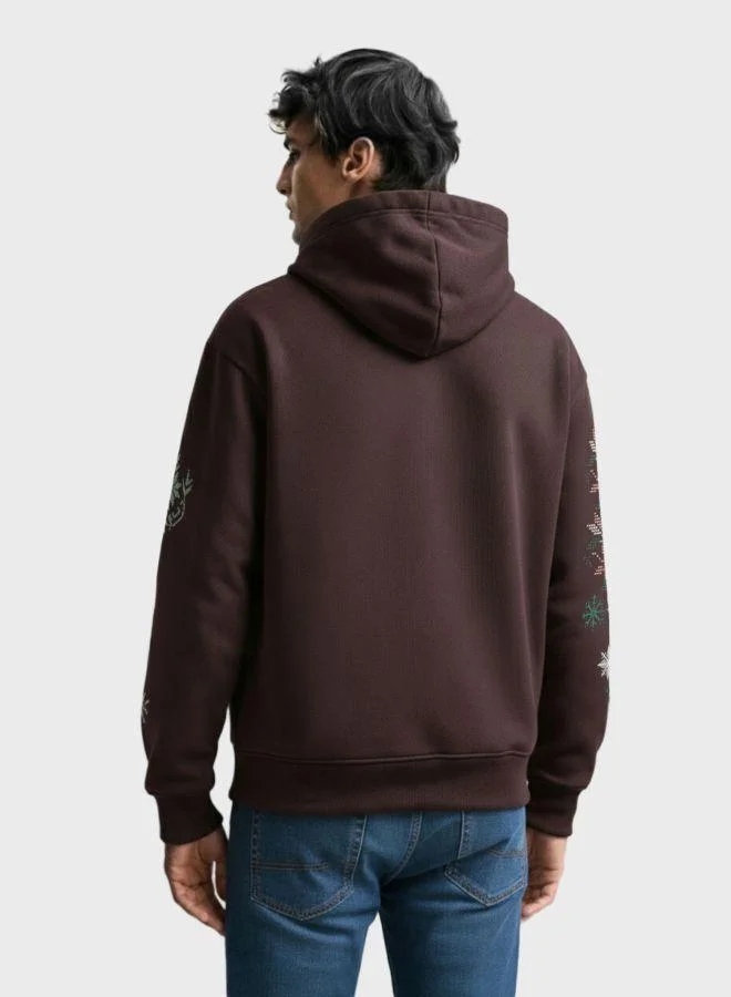ذا انديان كراج كو Men Relaxed Fit Embroided Crew Neck Full Sleeves Overhead Hooded Sweatshirt