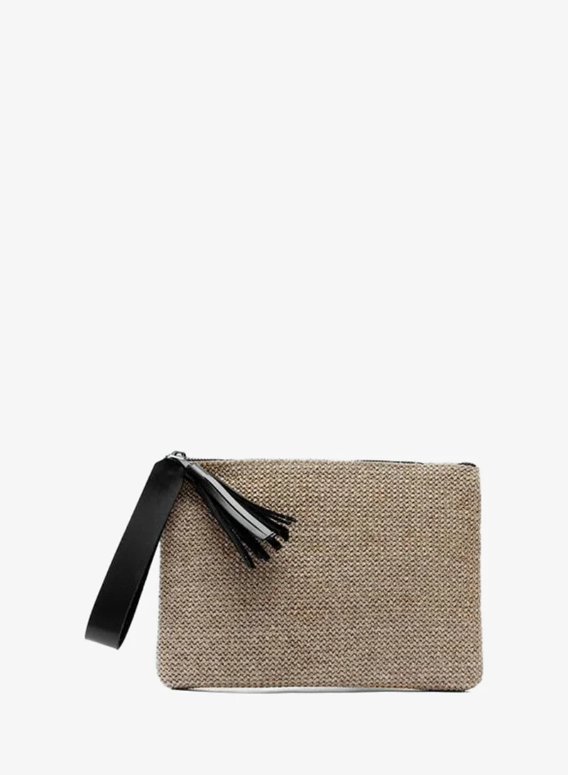 Juno Tassel Detailed Straw Clutch Bag – Black.