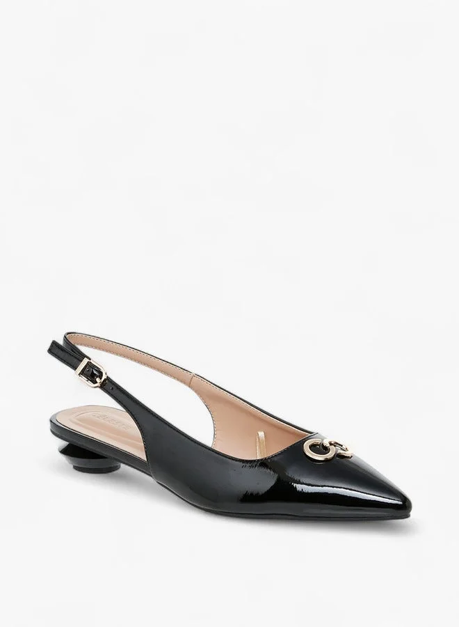 سيليست أحذية نسائية مدببة بلمسة معدنية وإغلاق بإبزيم