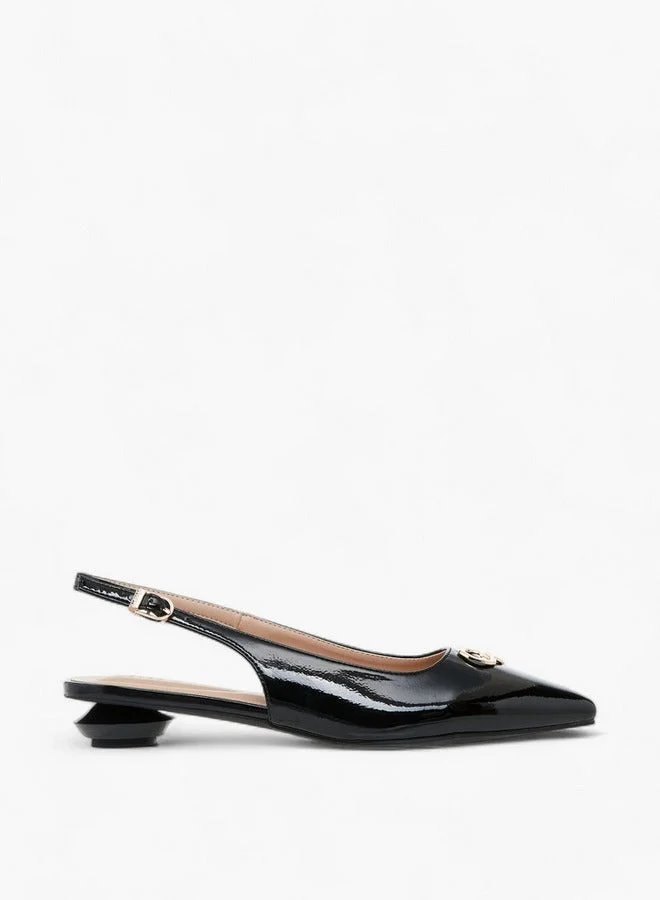 سيليست أحذية نسائية مدببة بلمسة معدنية وإغلاق بإبزيم