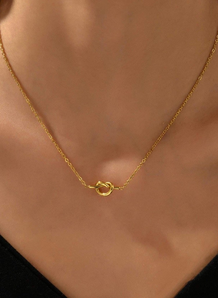 إيكوال سلسال نسائي أنيق مصنوع من الاستانلس ستيل مطلي باللون الذهبي - Image 1