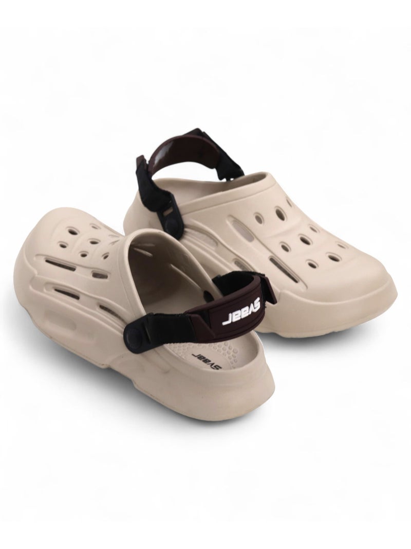 SVAAR أحذية سفار المصممة، صنادل خفيفة الوزن مع حزام خلفي قابل للتعديل للرجال باللون البيج - Image 5