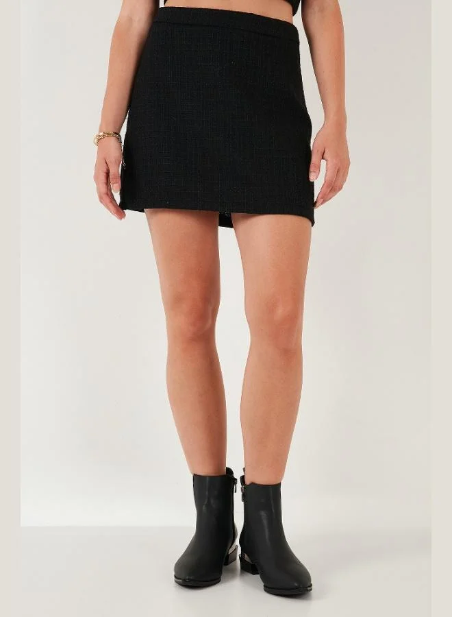 ليلا تنورة قصيرة من مزيج القطن والصوف بقصة ضيقة من ليلى للنساء