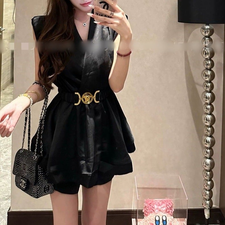 Elegant V-Neck Sleeveless Top and High-Waisted Shorts Two-Piece Set – Minimalist Japanese Style - Image 2