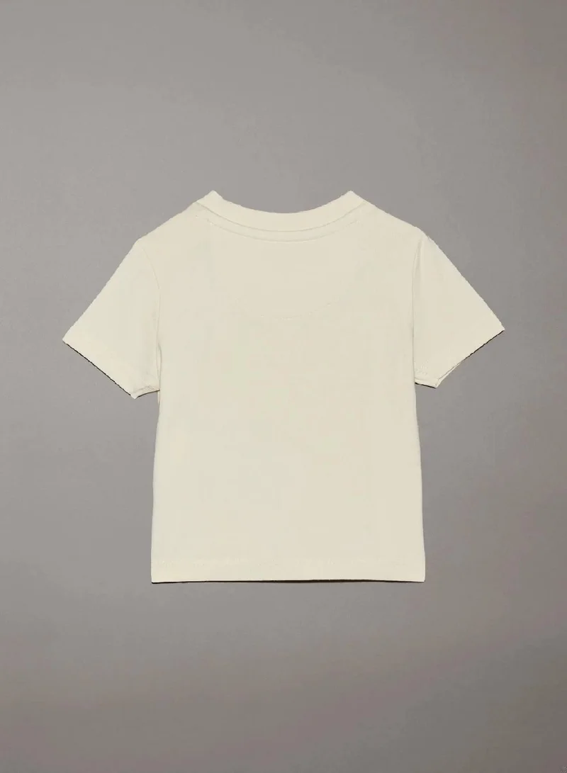 كالفن كلاين جينز تيشرت للأطفال حديثي الولادة مزين بشعار كلفن كلاين