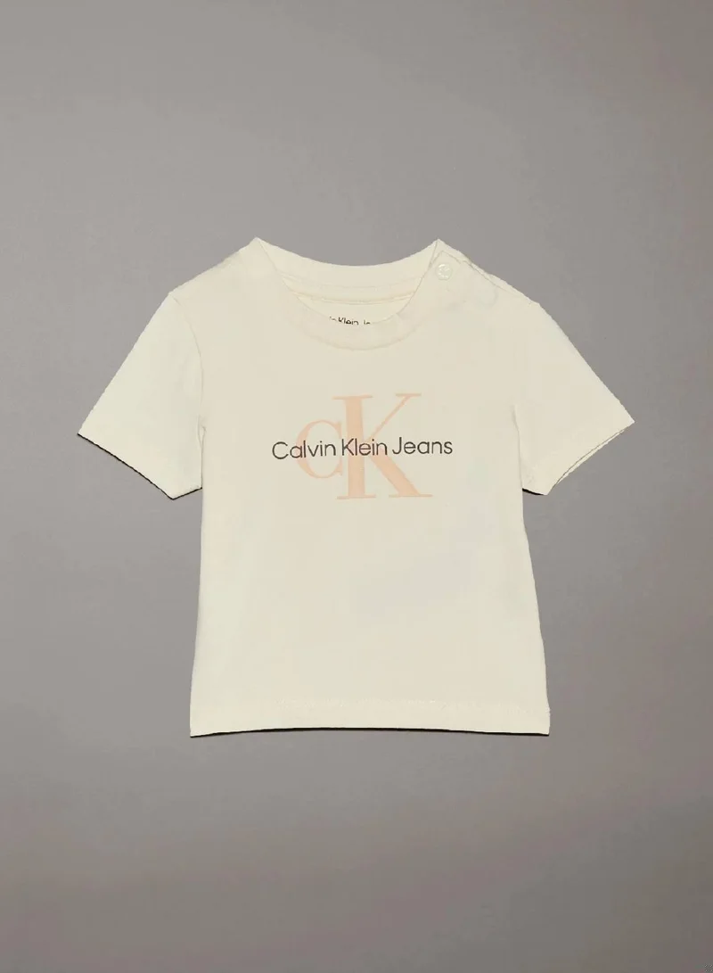 كالفن كلاين جينز تيشرت للأطفال حديثي الولادة مزين بشعار كلفن كلاين