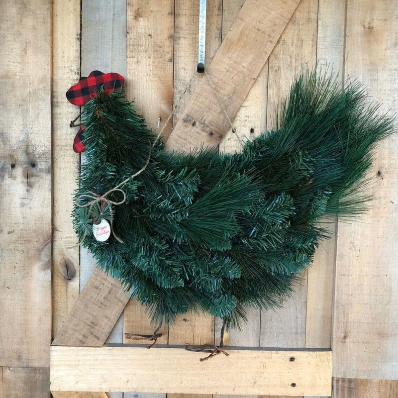 Farmhouse Decoration Wreath 30*20cm Unique Rooster Design - Outdoor-Durable Artificial Green Pine Wreath for Outdoor Entrance, Door or Coop Display