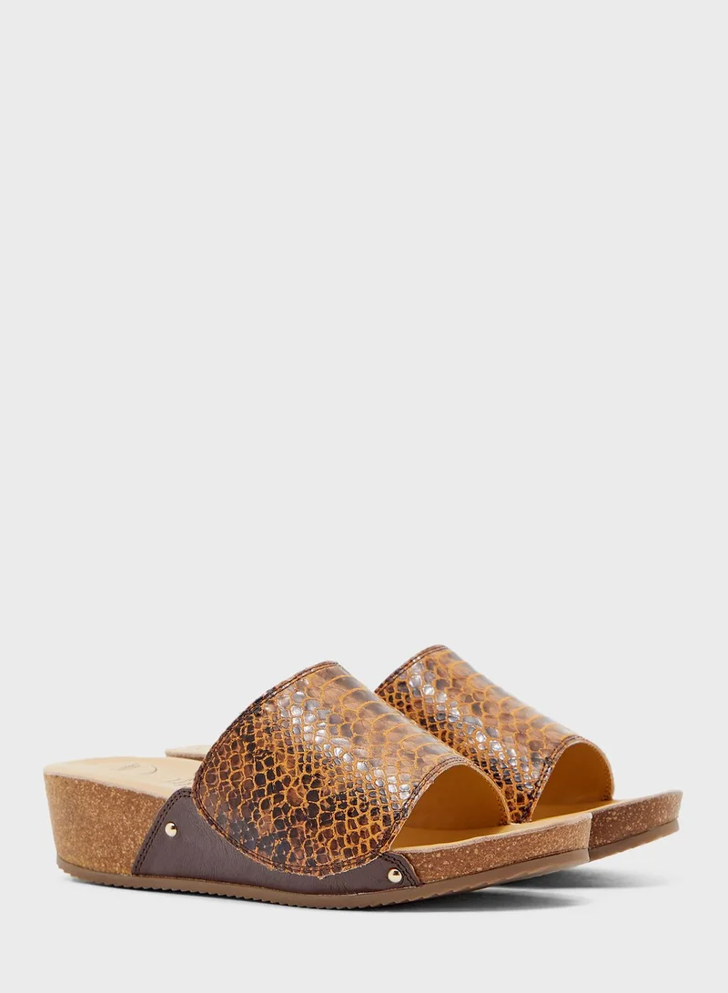 Le Confort Mesh Strap Wedge Sandals