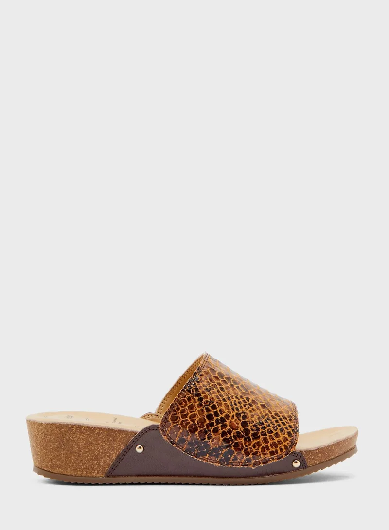 Le Confort Mesh Strap Wedge Sandals