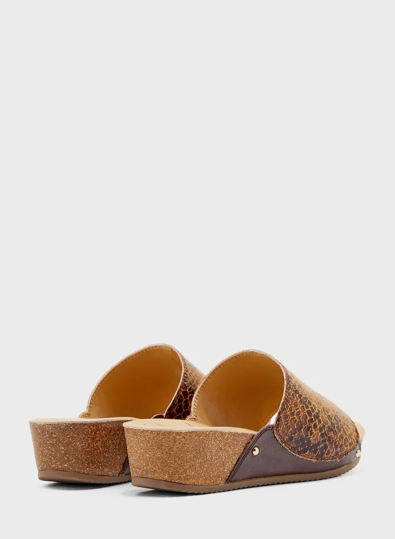 Le Confort Mesh Strap Wedge Sandals