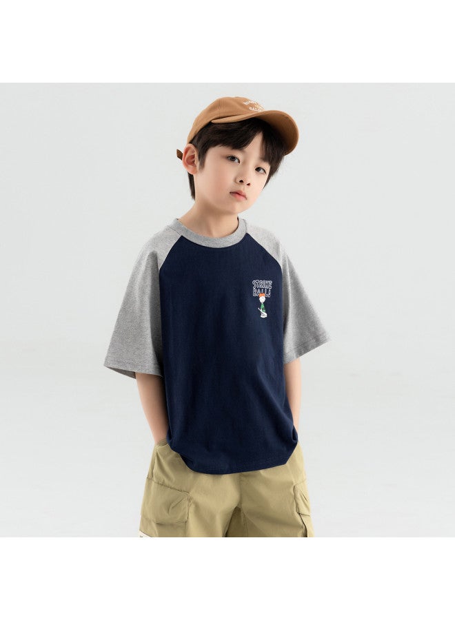 BOY تي شيرت خفيف الوزن بملمس بارد، موضة صيف 2025 للأطفال، طباعة عصرية بأكمام قصيرة - Image 3