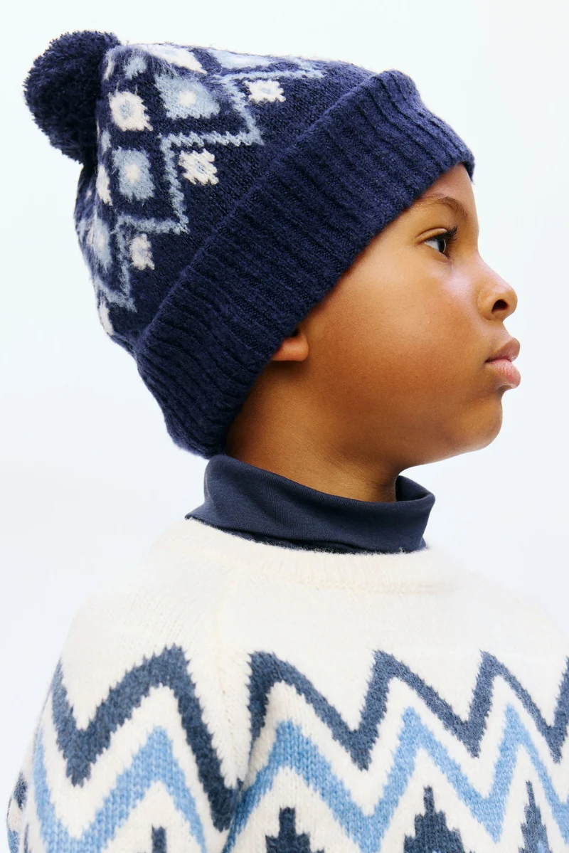 اتش اند ام قبعة من الجاكار مزينة بكرة صوف