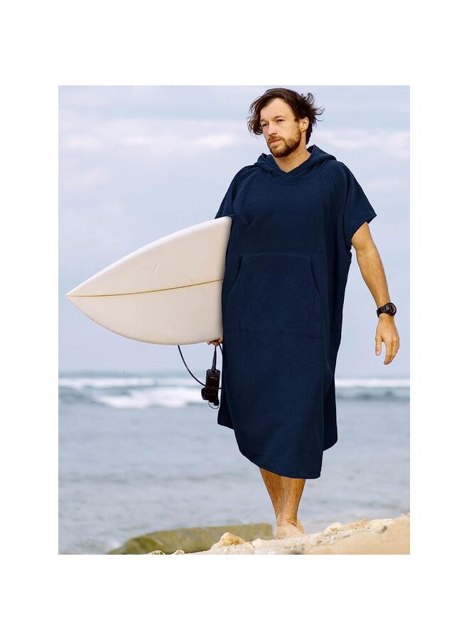 رداء تغيير ملابس ركوب الأمواج مع غطاء للرأس | منشفة تغيير ملابس السباحة سريعة الجفاف من الألياف الدقيقة مع جيب لركوب الأمواج للرجال والنساء (اللون: أزرق داكن) - Image 2
