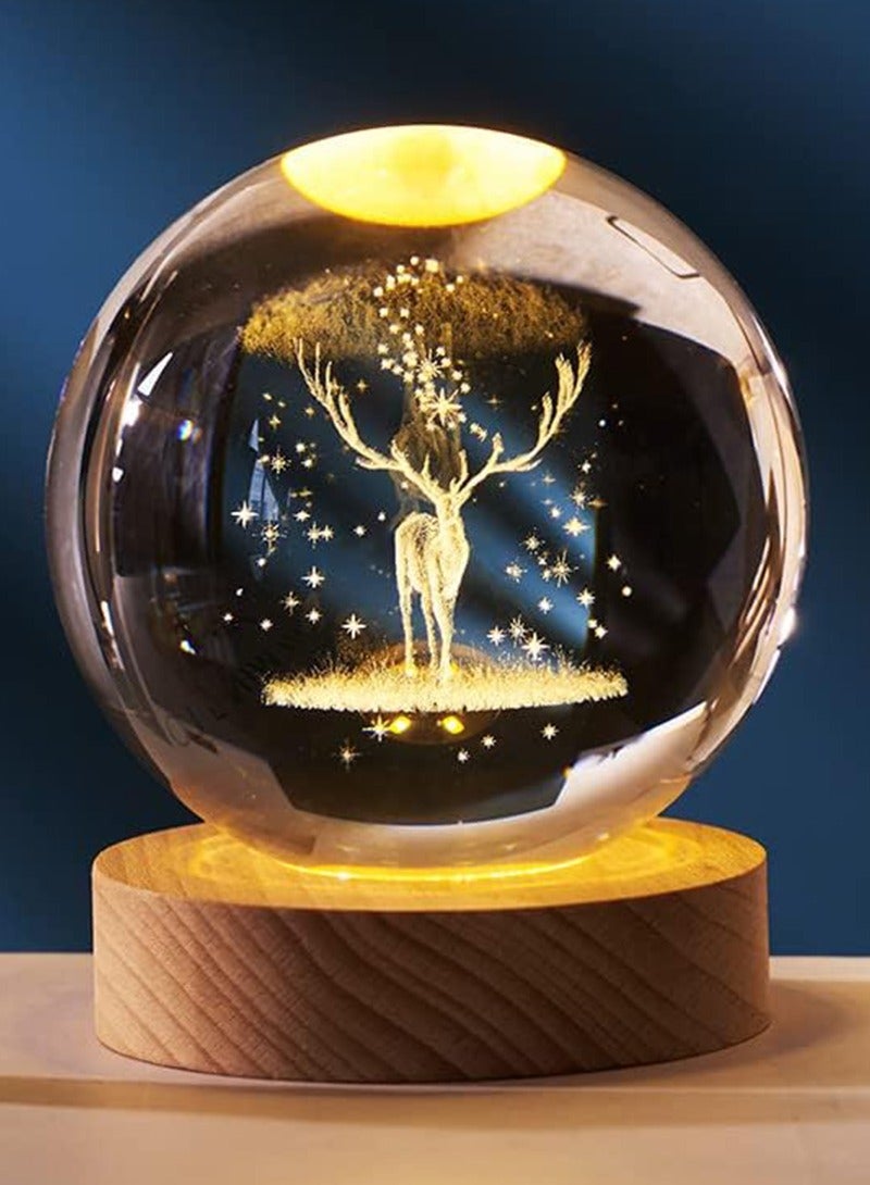 3D Nightlight ، ضوء دافئ ليلي كروي كريستال ، مصباح طاولة بقاعدة خشبية ، 16 لون مختلف ، عطلات ، أعياد ميلاد ، هدايا (كرة كريستال 8 سم + قاعدة 7 × 2 سم) - Image 1