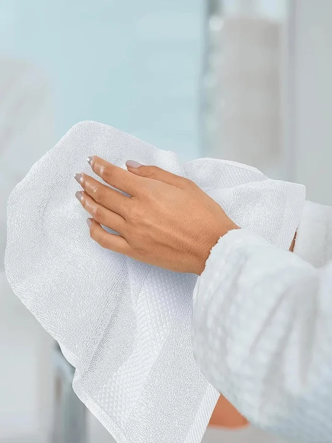 1 تشيس 1CHASE Pack of  6 - Luxury Cotton Bathroom Towel, White 40x70cm