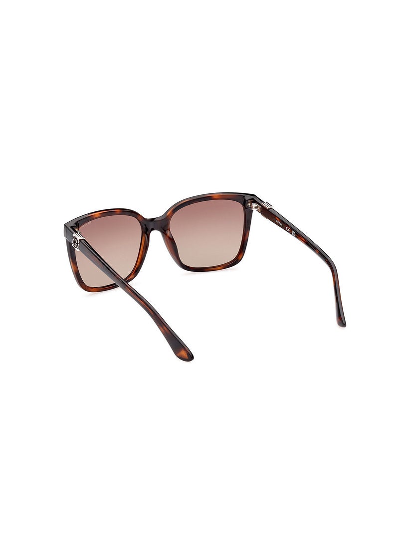 GUESS نظارات شمسية للنساء GU786552H57  - Image 3