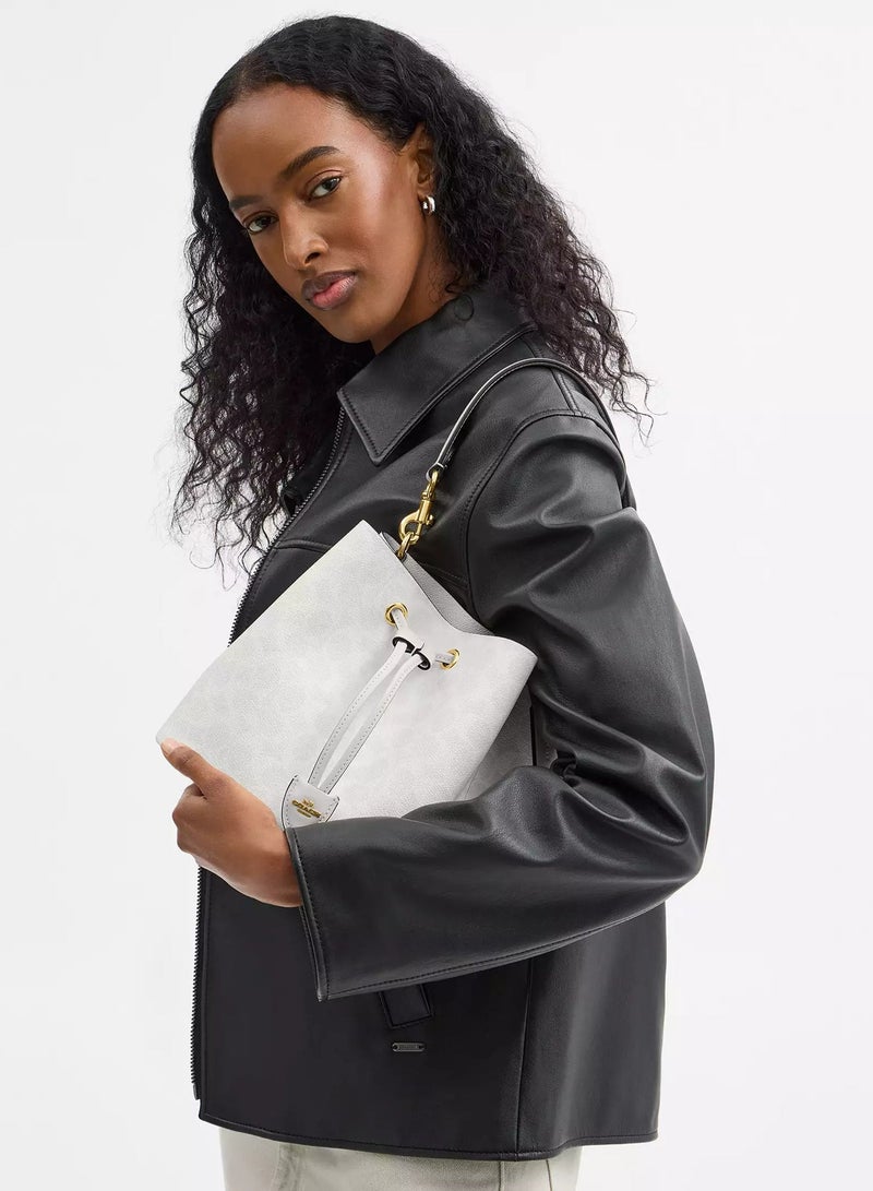 كوتش اوت ليت حقيبة كوتش روان دلو من القماش المميز مع حزام قابل للفصل، حقيبة كتف نسائية، حقيبة كروس نسائية، حقيبة توت نسائية، حقيبة يد نسائية، حقيبة سفر نسائية، أبيض - 22 سم - Image 4