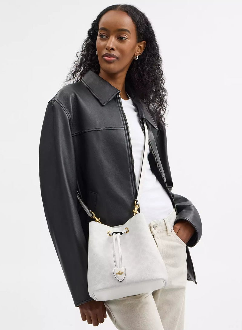 كوتش اوت ليت حقيبة كوتش روان دلو من القماش المميز مع حزام قابل للفصل، حقيبة كتف نسائية، حقيبة كروس نسائية، حقيبة توت نسائية، حقيبة يد نسائية، حقيبة سفر نسائية، أبيض - 22 سم - Image 2