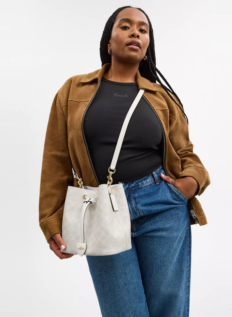 كوتش اوت ليت حقيبة كوتش روان دلو من القماش المميز مع حزام قابل للفصل، حقيبة كتف نسائية، حقيبة كروس نسائية، حقيبة توت نسائية، حقيبة يد نسائية، حقيبة سفر نسائية، أبيض - 22 سم - Image 3