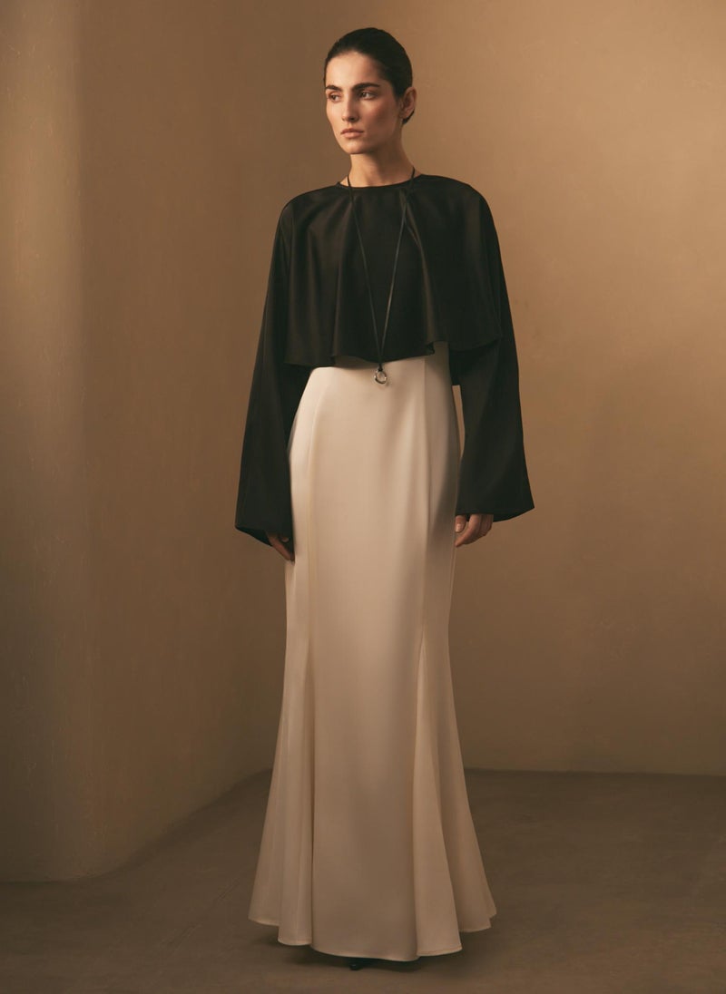 Lichi Maxi dress with voluminous cape and long sleeves - Image 5