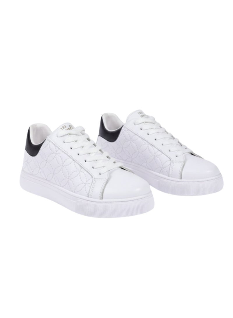 Lightweight and durable sneakers for a stylish casual look - Comfortable sole and suitable for daily outings