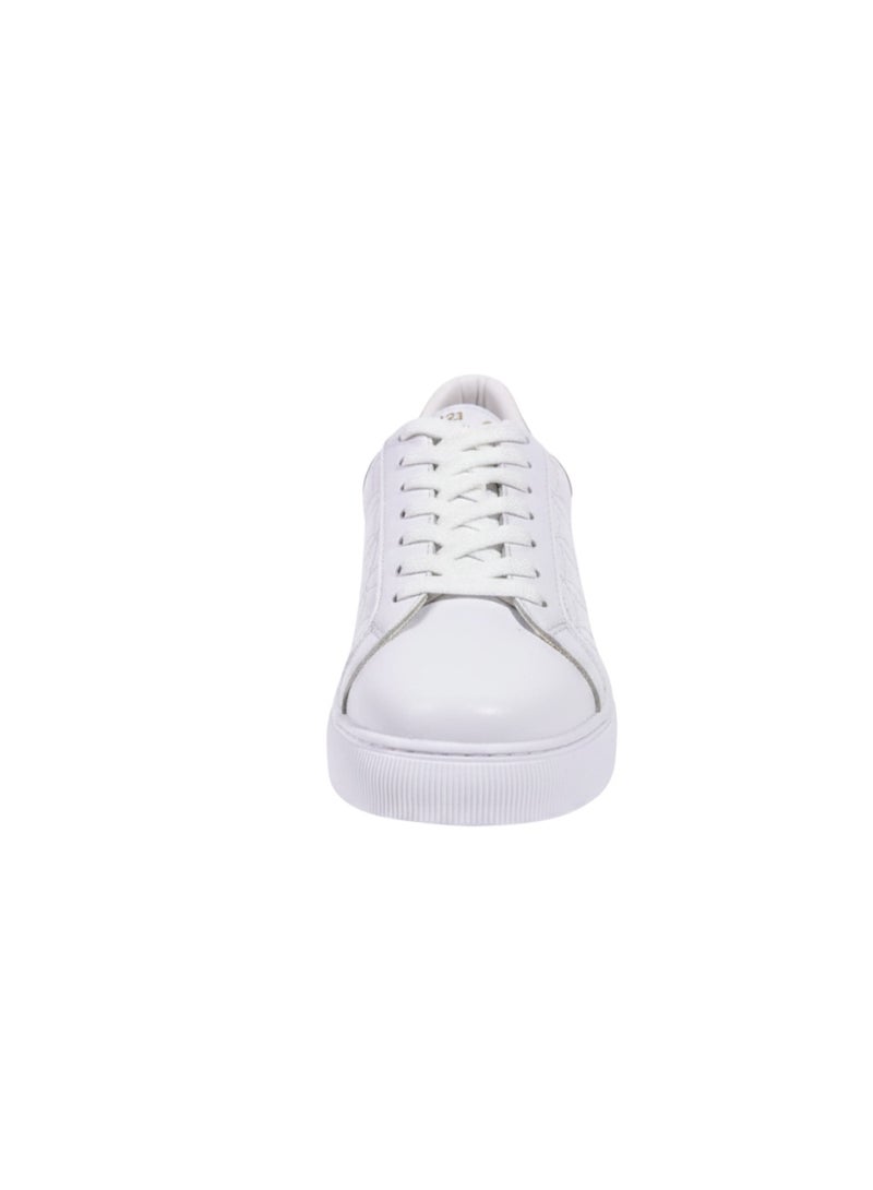 Lightweight and durable sneakers for a stylish casual look - Comfortable sole and suitable for daily outings