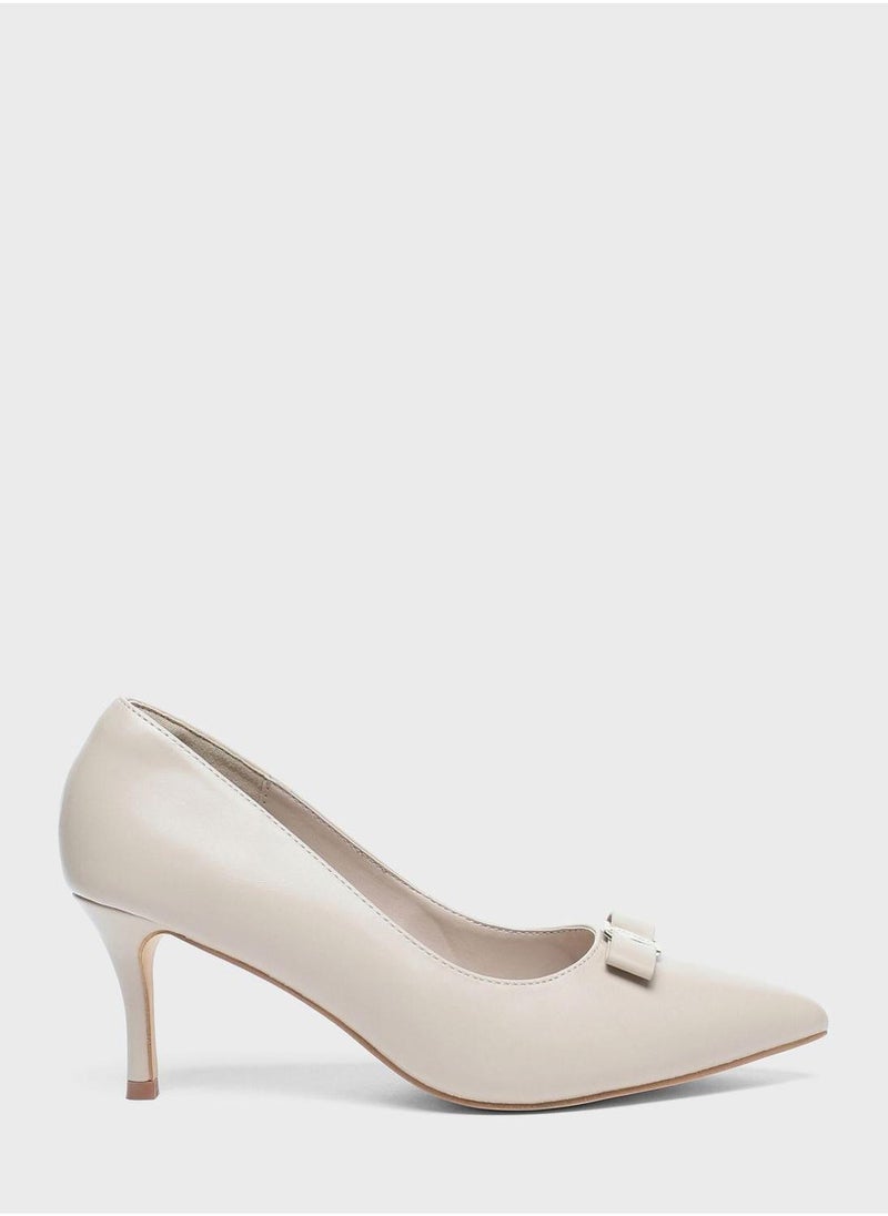 shoexpress Pointed Toe Pumps - Image 1