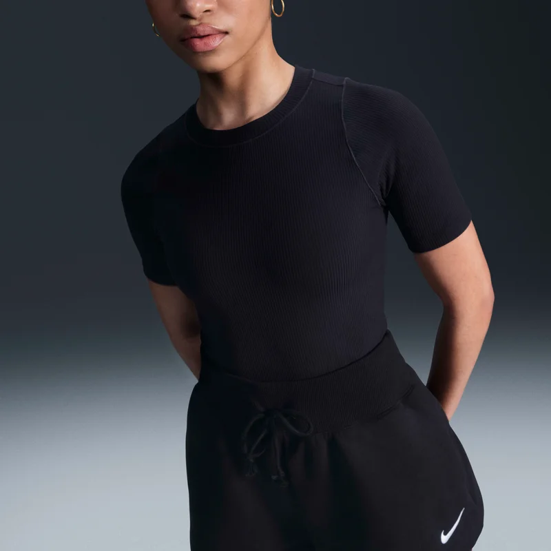 نايكي سبورتسوير فينيكس فليس شورت هاي-ويستد للنساء