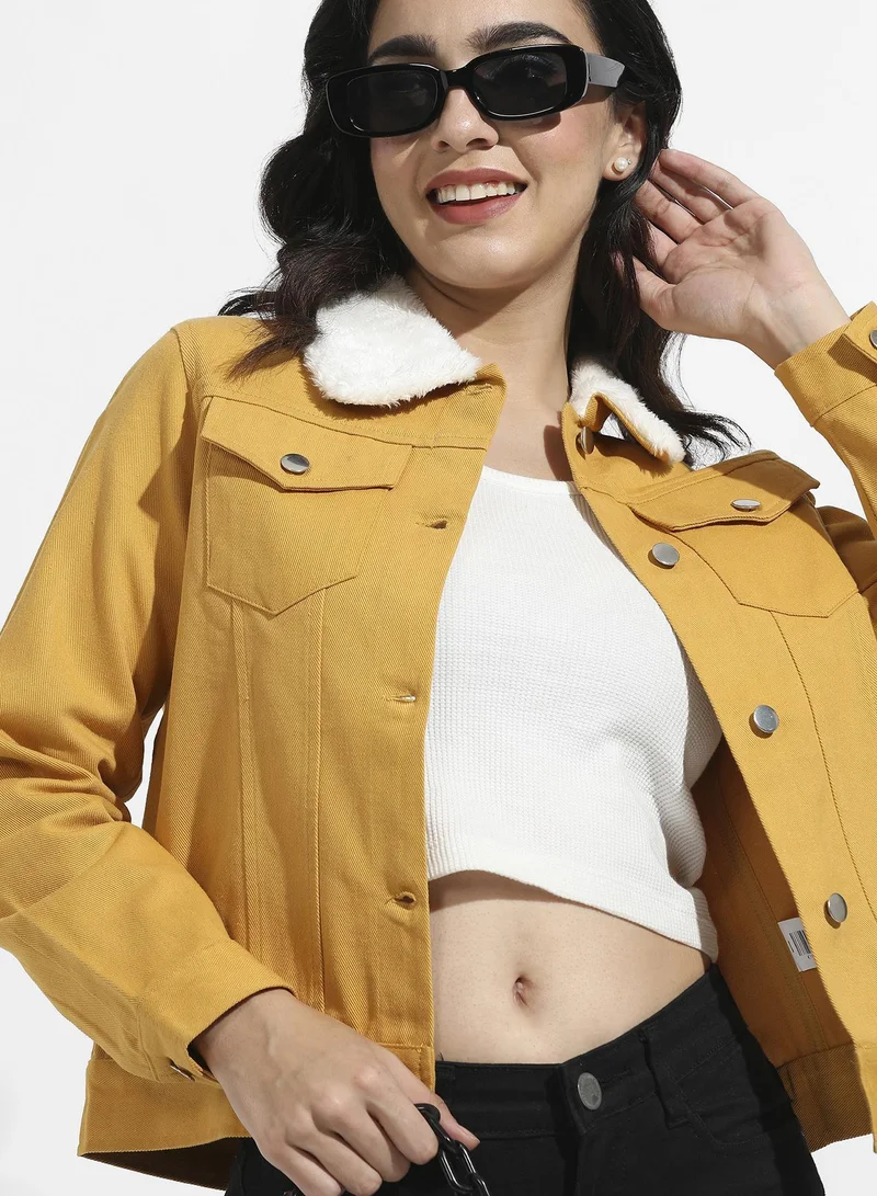 كامبوس سوترا سترة نسائية صفراء بأزرار أمامية مع تفاصيل من الفرو