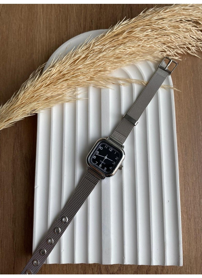 QUARTZ Bs Still Minimal Vintage Silver Mesh Strap Women's Wristwatch  - Image 1