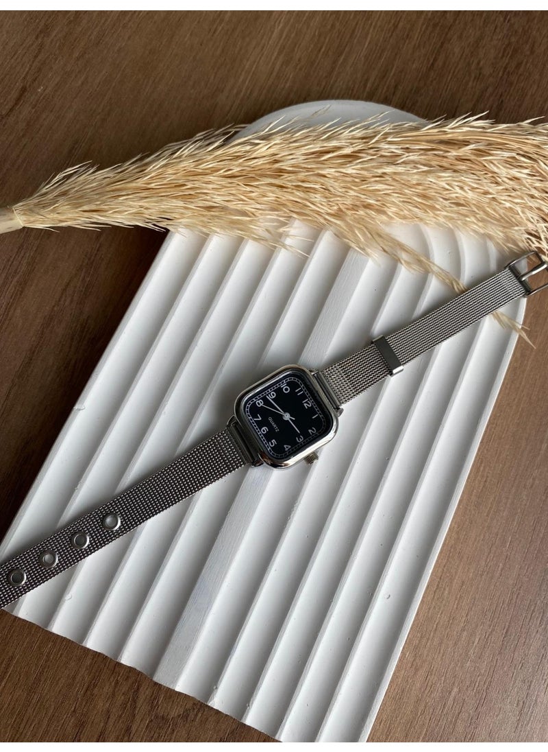 QUARTZ Bs Still Minimal Vintage Silver Mesh Strap Women's Wristwatch  - Image 4