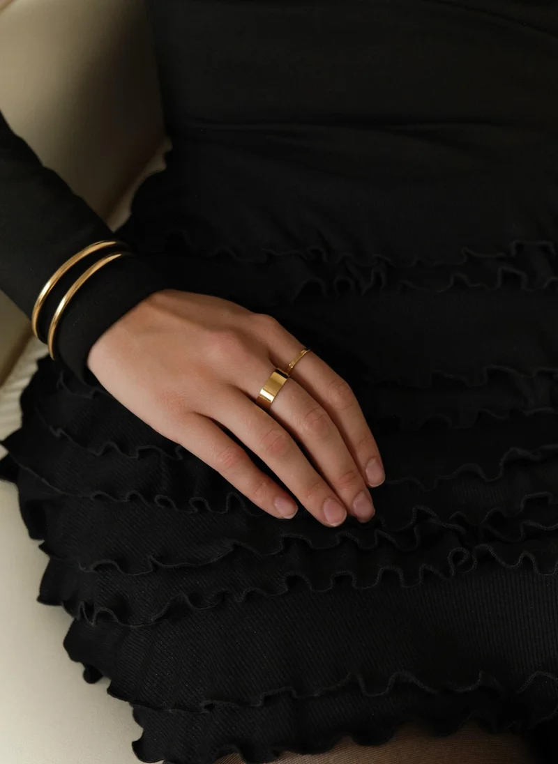 Set of smooth rings