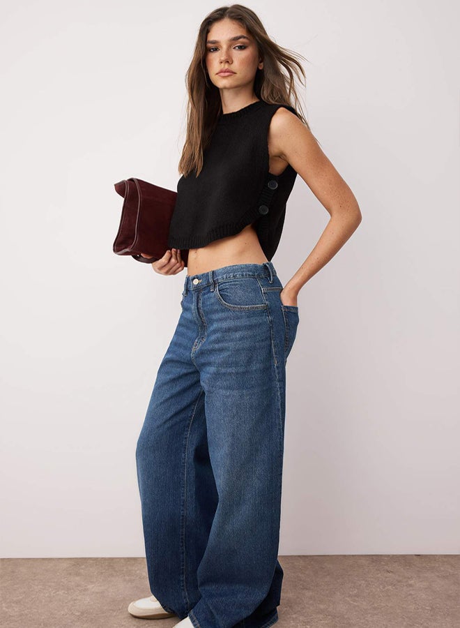 trendyol Black Crop Soft Textured Buttoned Knitwear Sweater - Image 2