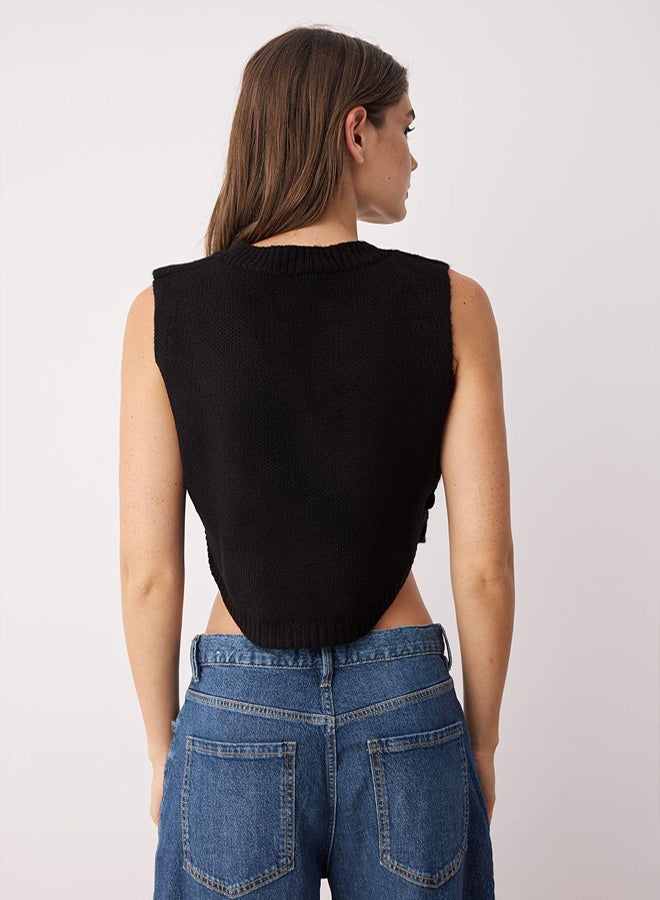 trendyol Black Crop Soft Textured Buttoned Knitwear Sweater - Image 4