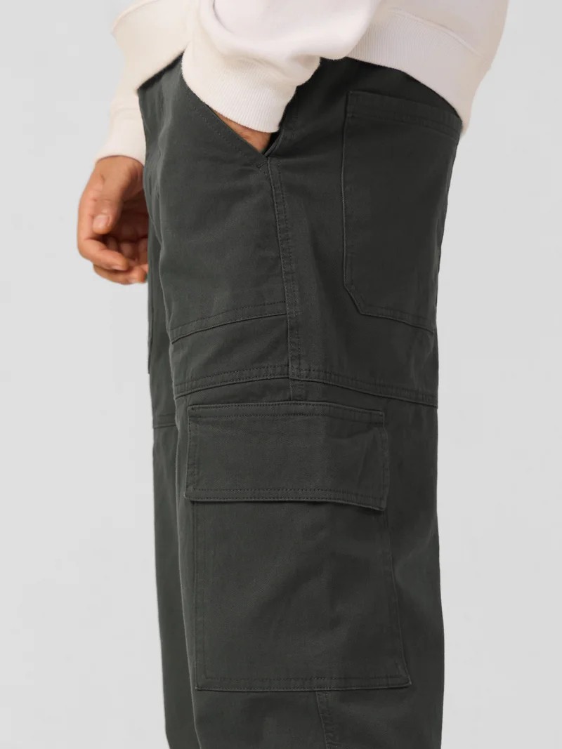 The Souled Store  Utility Line: Storm Black Men and Boys Zippered Waist Solid Cotton Twill Straight Fit Lightweight Stretchable Multi-Pocket Everyday Cargo Pants  | Best Price UAE