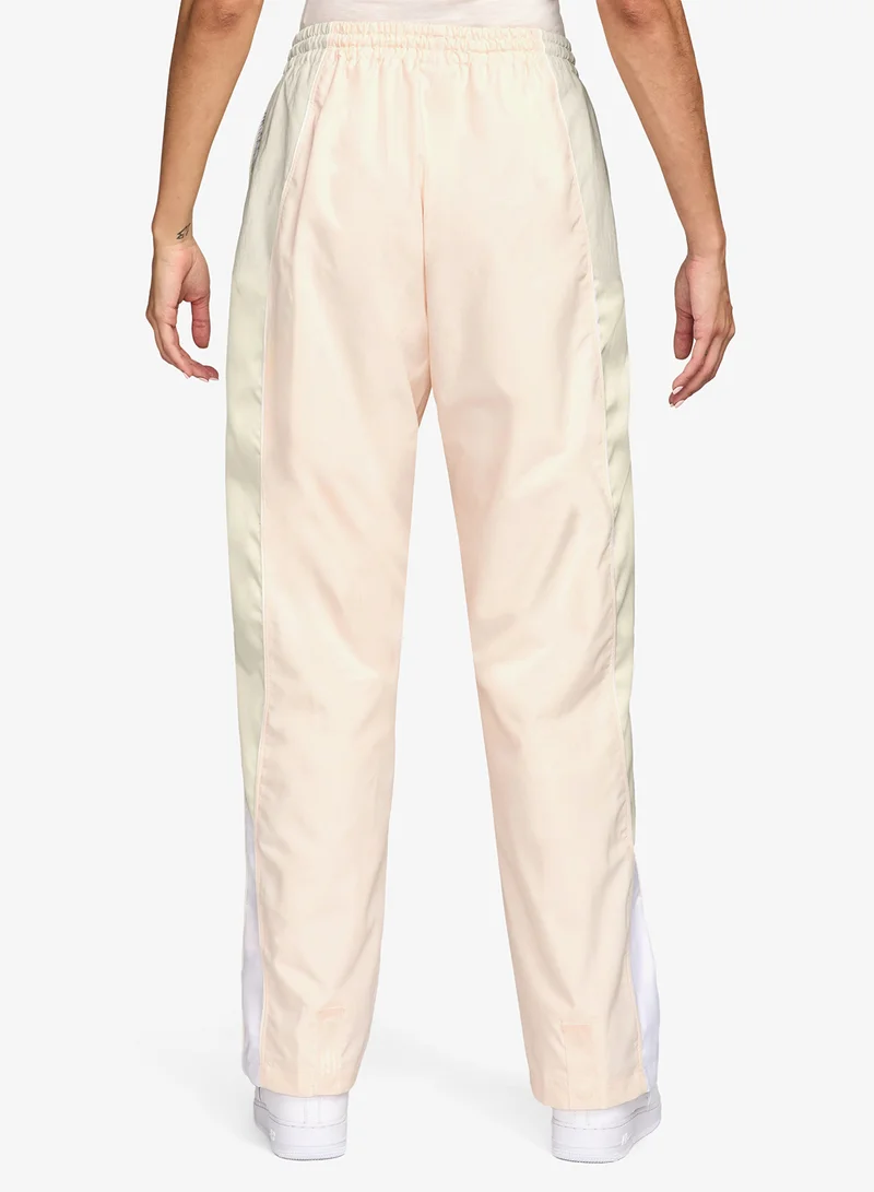 نايكي بنطلون رياضي بقصة عصرية