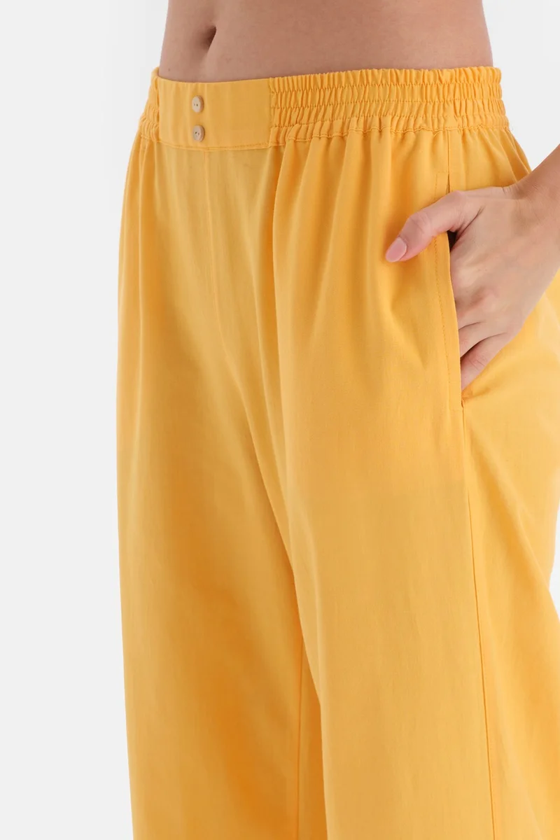 داجي Off-White Knitted Undershirt Top Woven Bottom Pajama Set
