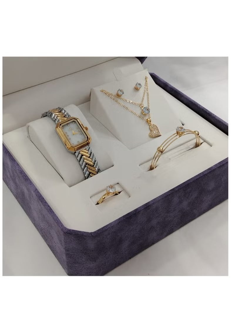 Women's watch with a bracelet and a ring made of zircon