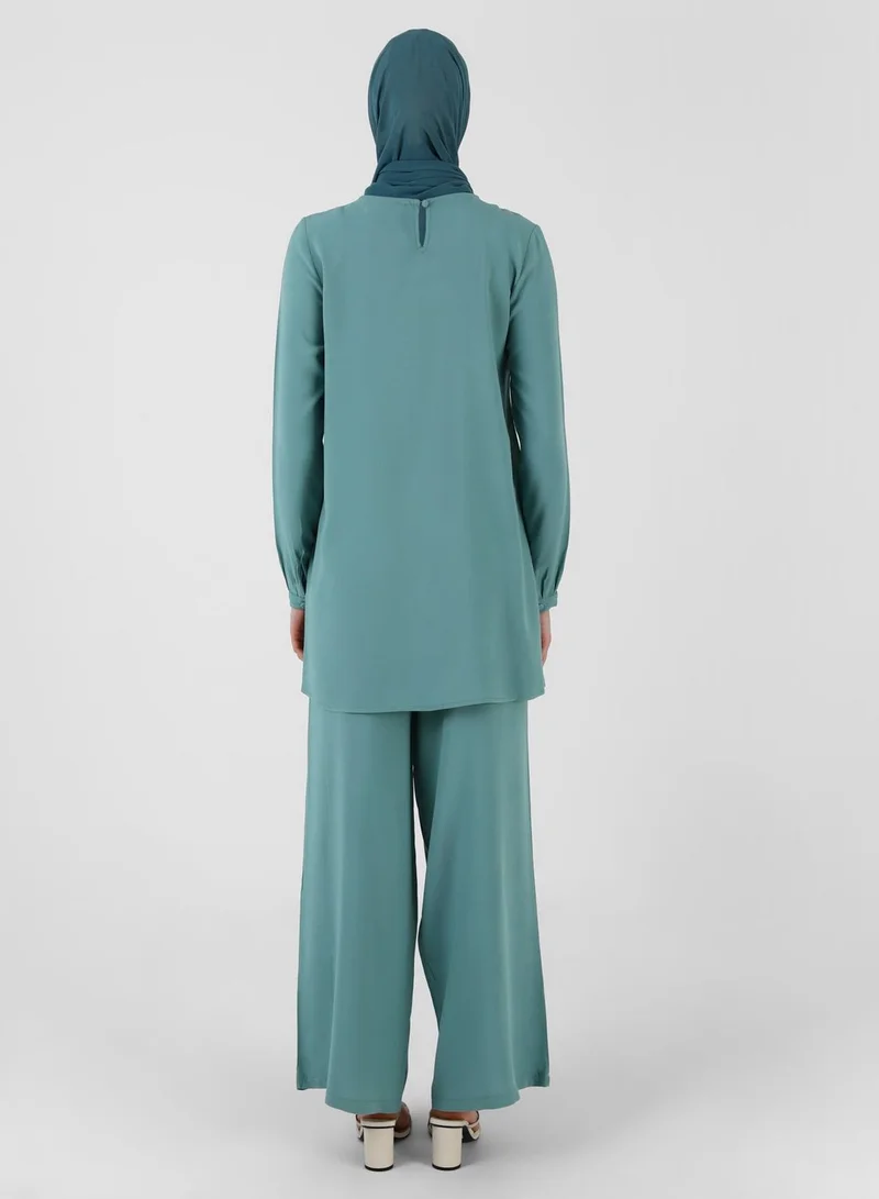 Refka by modanisa Crew Neck Top & Flared High Waist Pants Set