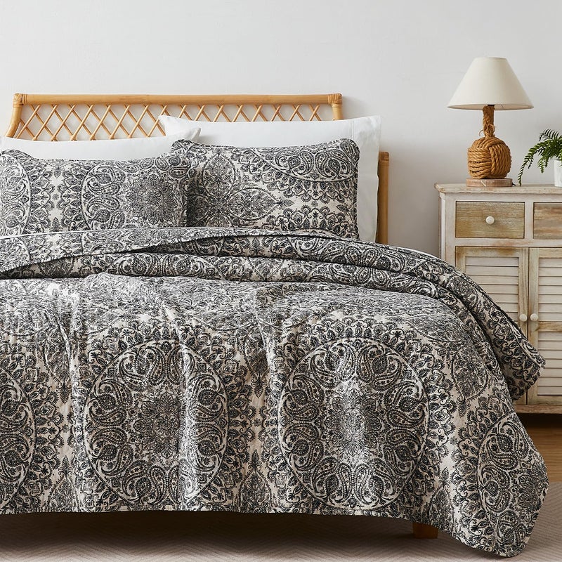 Southshore Fine Livi Southshore Fine Living  Inc. Ashanti Collection Oversized Quilt Queen Bedding Set Lightweight  Soft Coverlet Bedspread 3-Piece with Two Matching Shams (98 in Wide x 98 in Long)  Full/Queen  Grey  - Image 1
