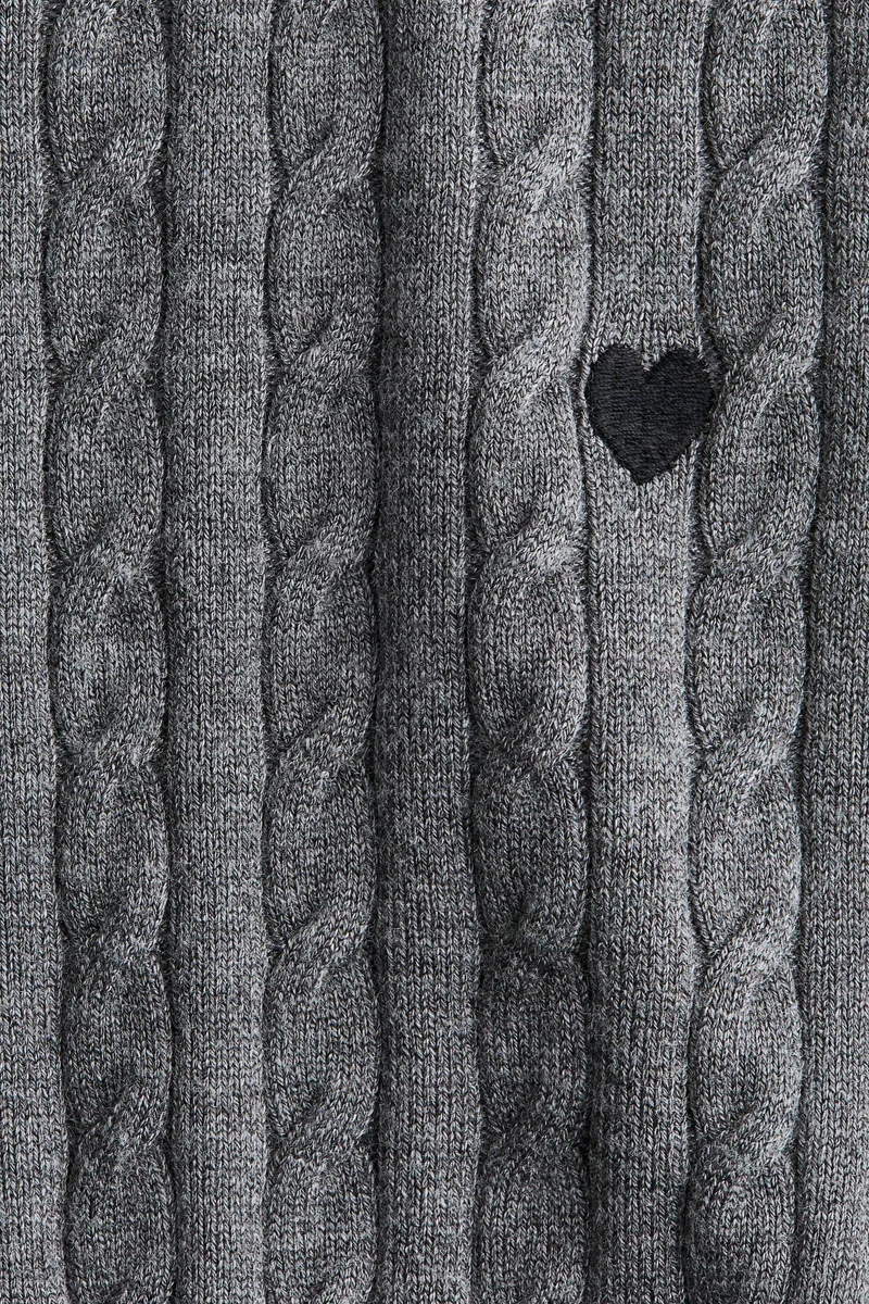 اتش اند ام كنزة محبوكة بنمط حبال