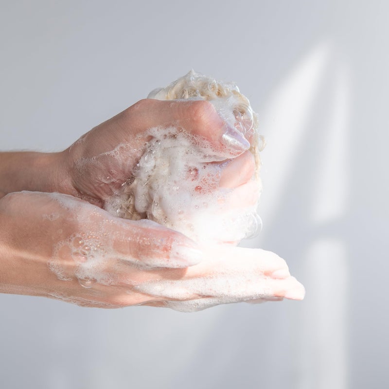 KORRES غسول الجسم المتجدد من كوريز، جل استحمام بخلاصة اللافندر البحري، غسول جل يتحول إلى رغوة مع مستخلص الألوة، بروتينات القمح، جذر الخطمي، رغوة نباتية لإنهاء ناعم، لجميع أنواع البشرة، 8.45 أونصة سائلة - Image 3