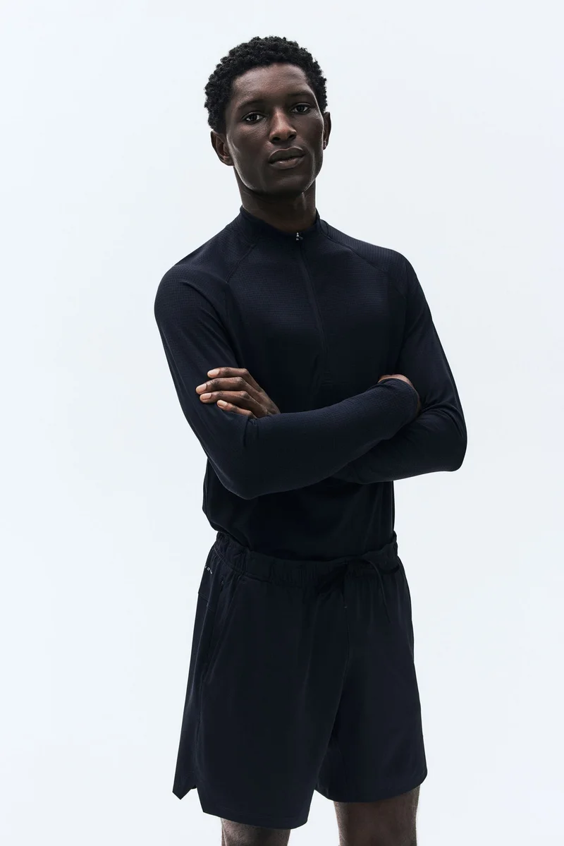 اتش اند ام بلوزة بسحاب بقصة رياضية ضيقة من نسيج دراي موف