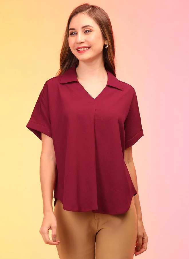 جلو باص بلوزة بياقة قميص عميقة وقصة عادية